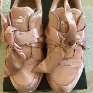 Puma bow / Rihanna fenty pink sneakers
